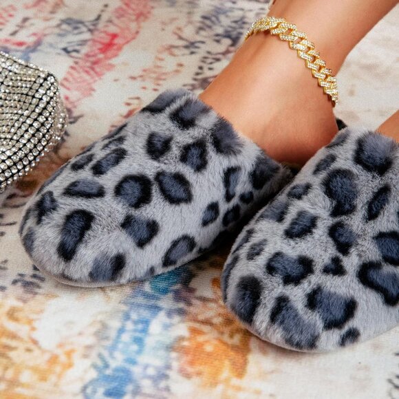 ⚡Women's Cheetah Grey Fuzzy Scuff Slippers Soft Comfy Memory Foam Non Slip - Picture 2 of 6